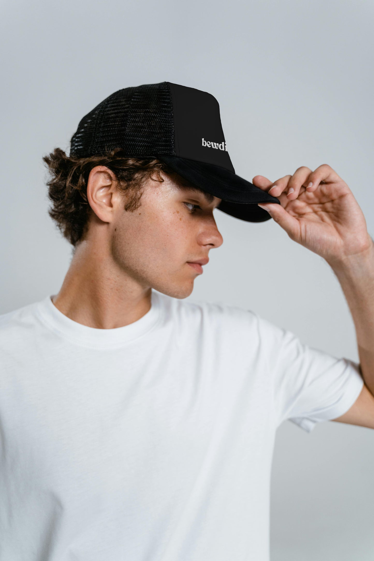 BEWDIFUL™ BLACK RETRO TRUCKER CAP